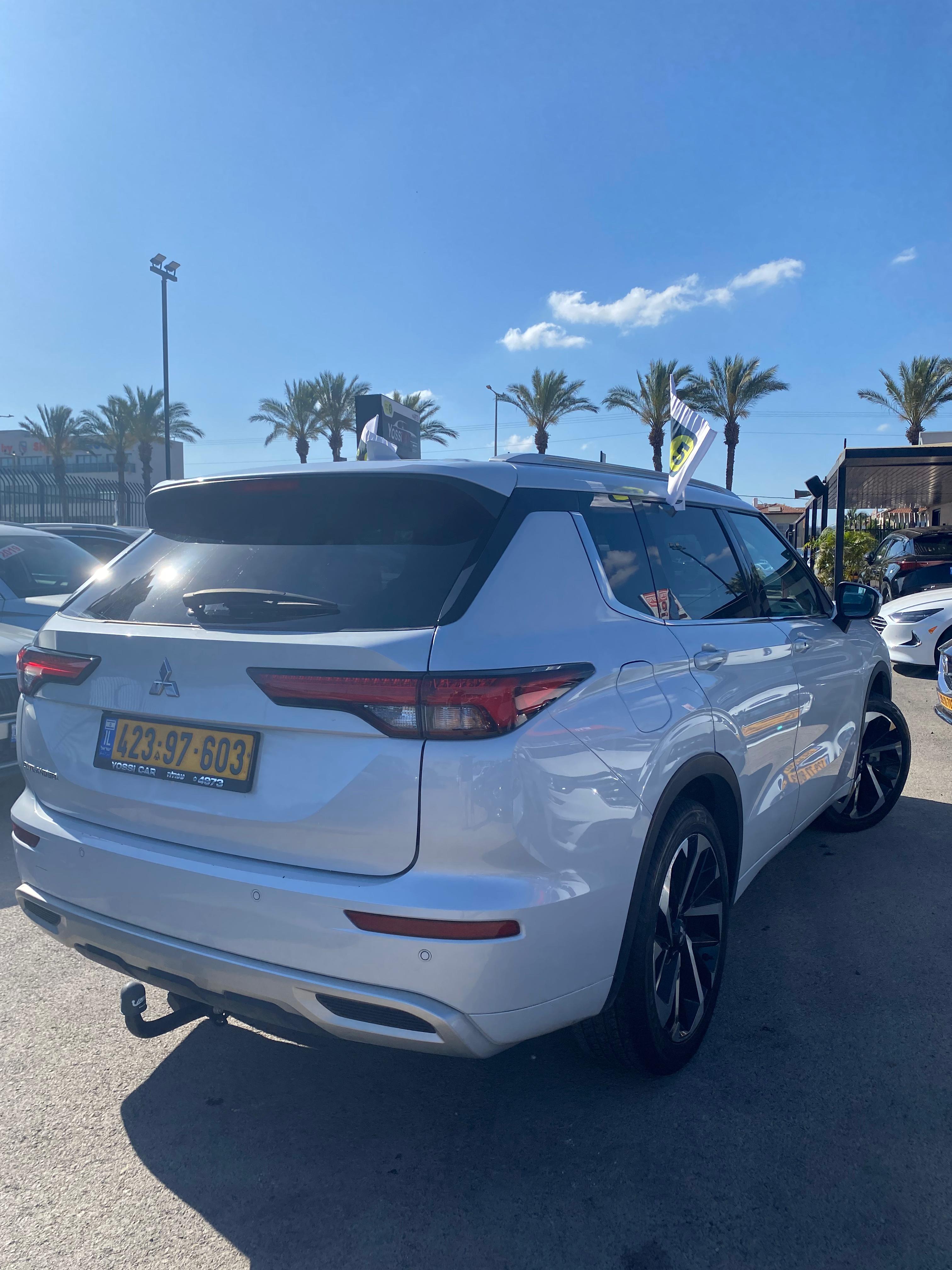 תמונות רכב מיצובישי OUTLANDER