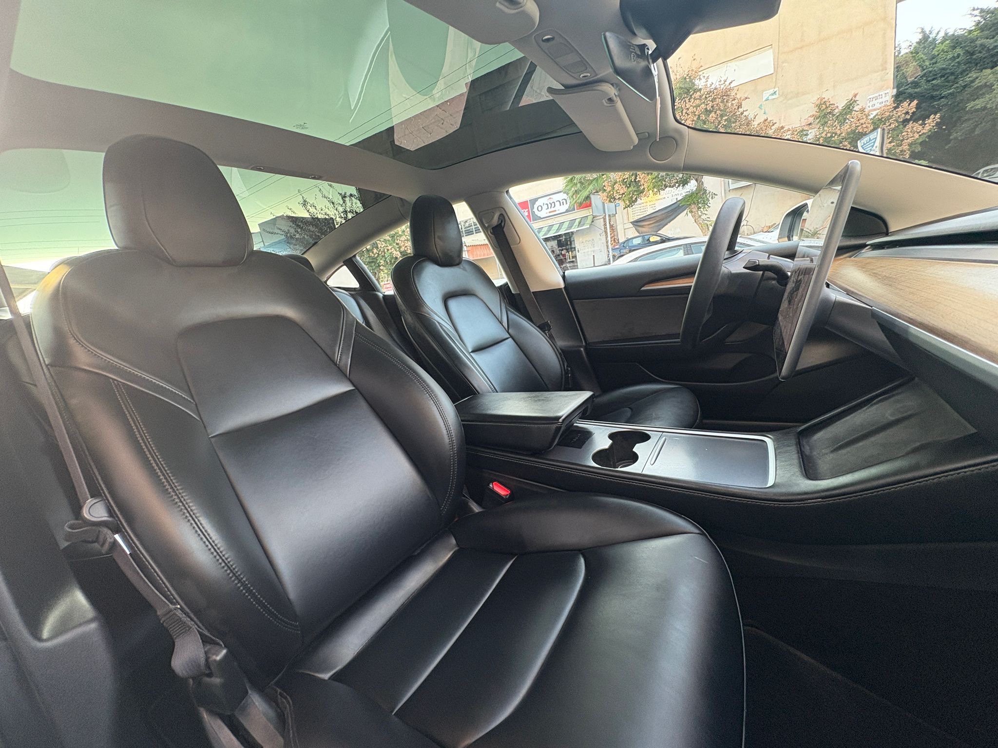 תמונות רכב טסלה MODEL 3