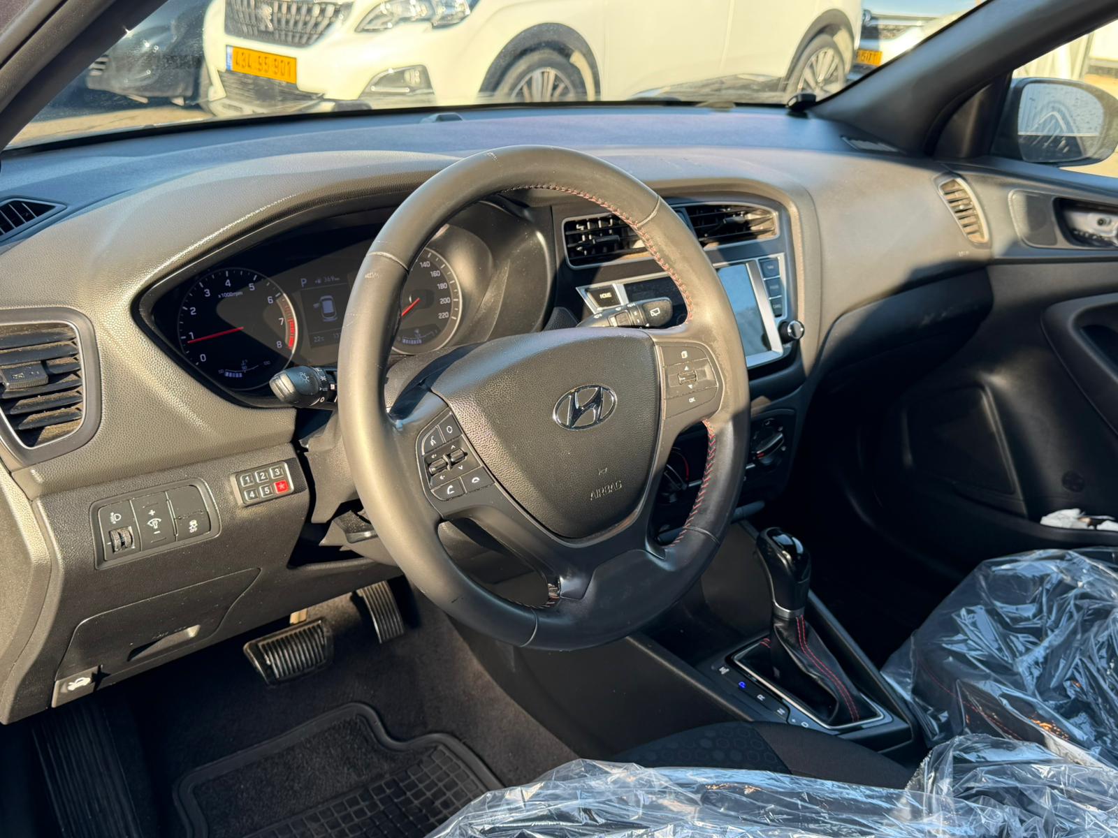 תמונות רכב יונדאי I20