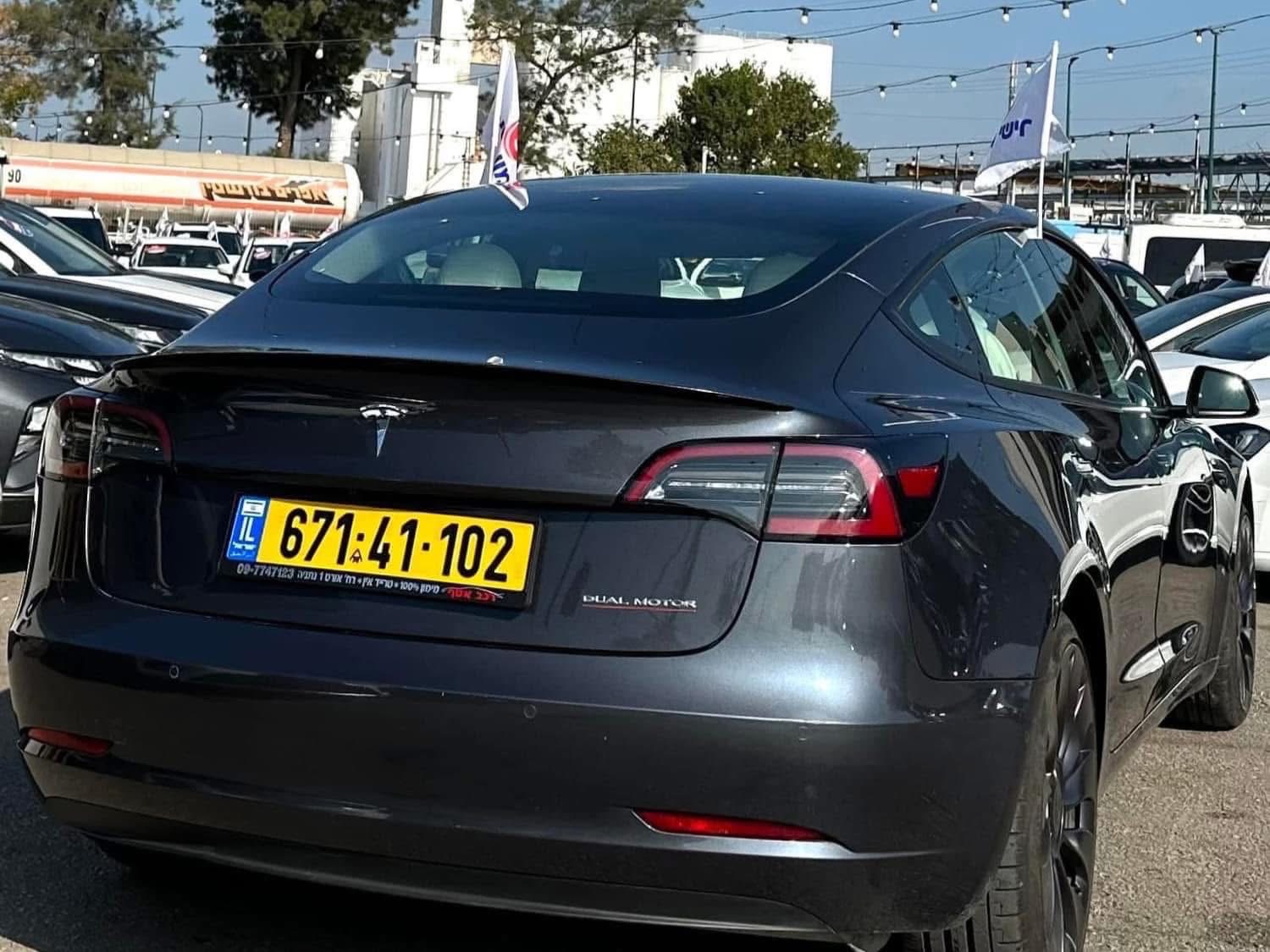 תמונות רכב טסלה MODEL 3