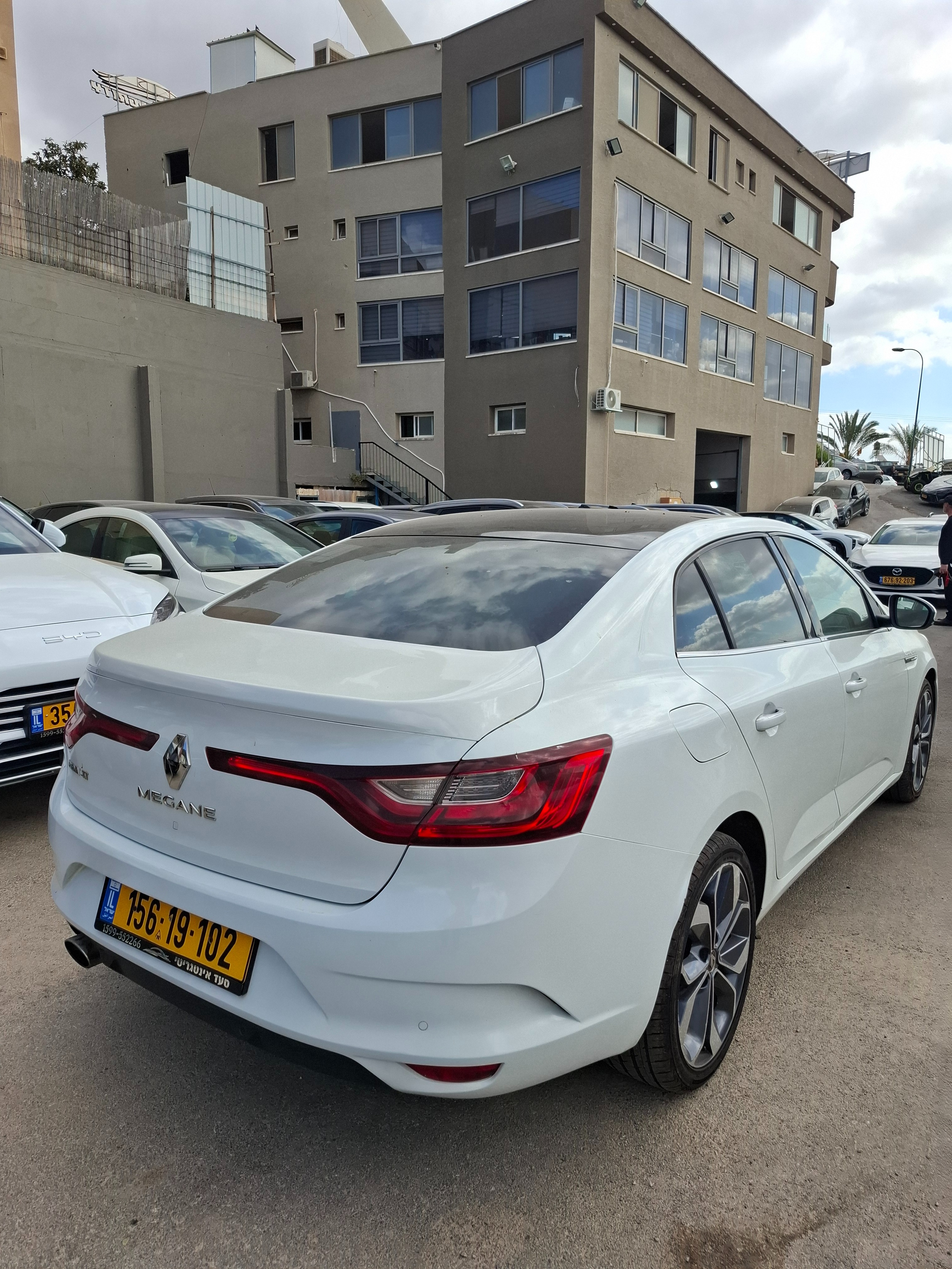 תמונות רכב רנו מגאן