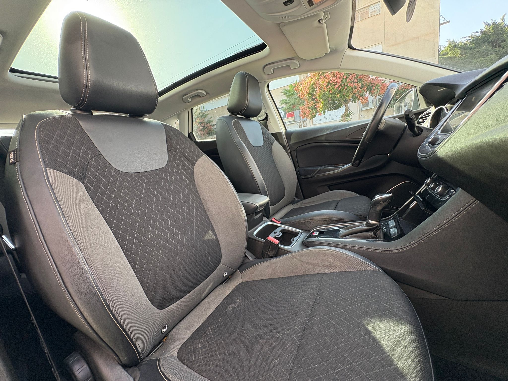 תמונות רכב אופל גרנדלנד-X