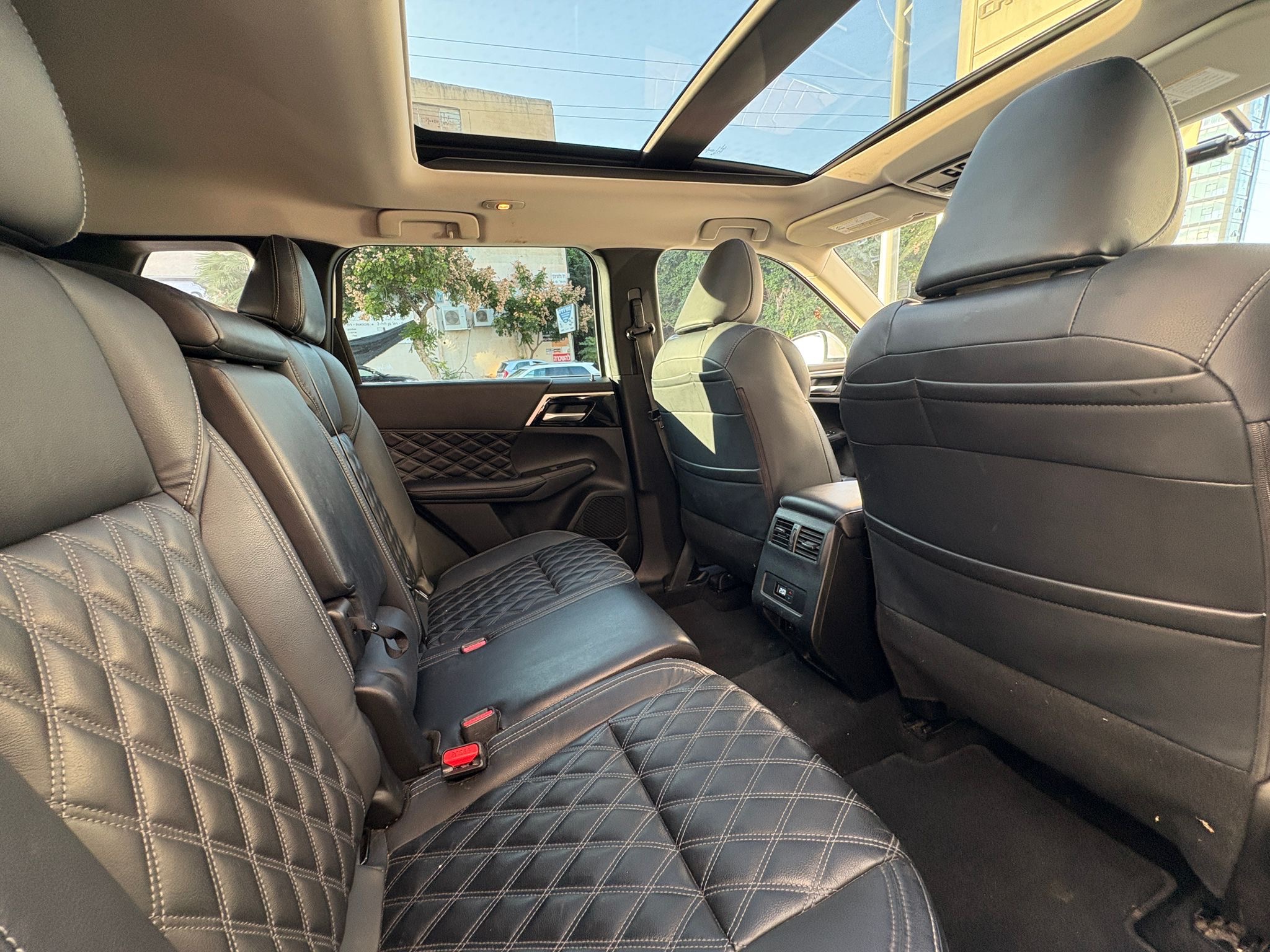 תמונות רכב מיצובישי אאוטלנדר