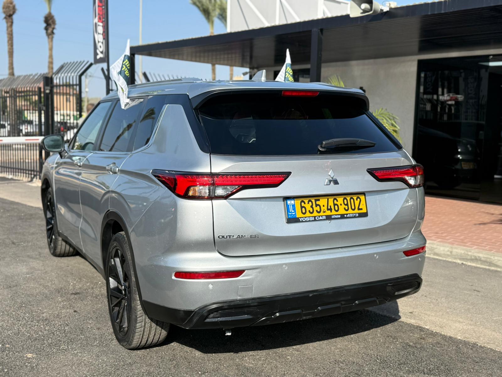 תמונות רכב מיצובישי OUTLANDER