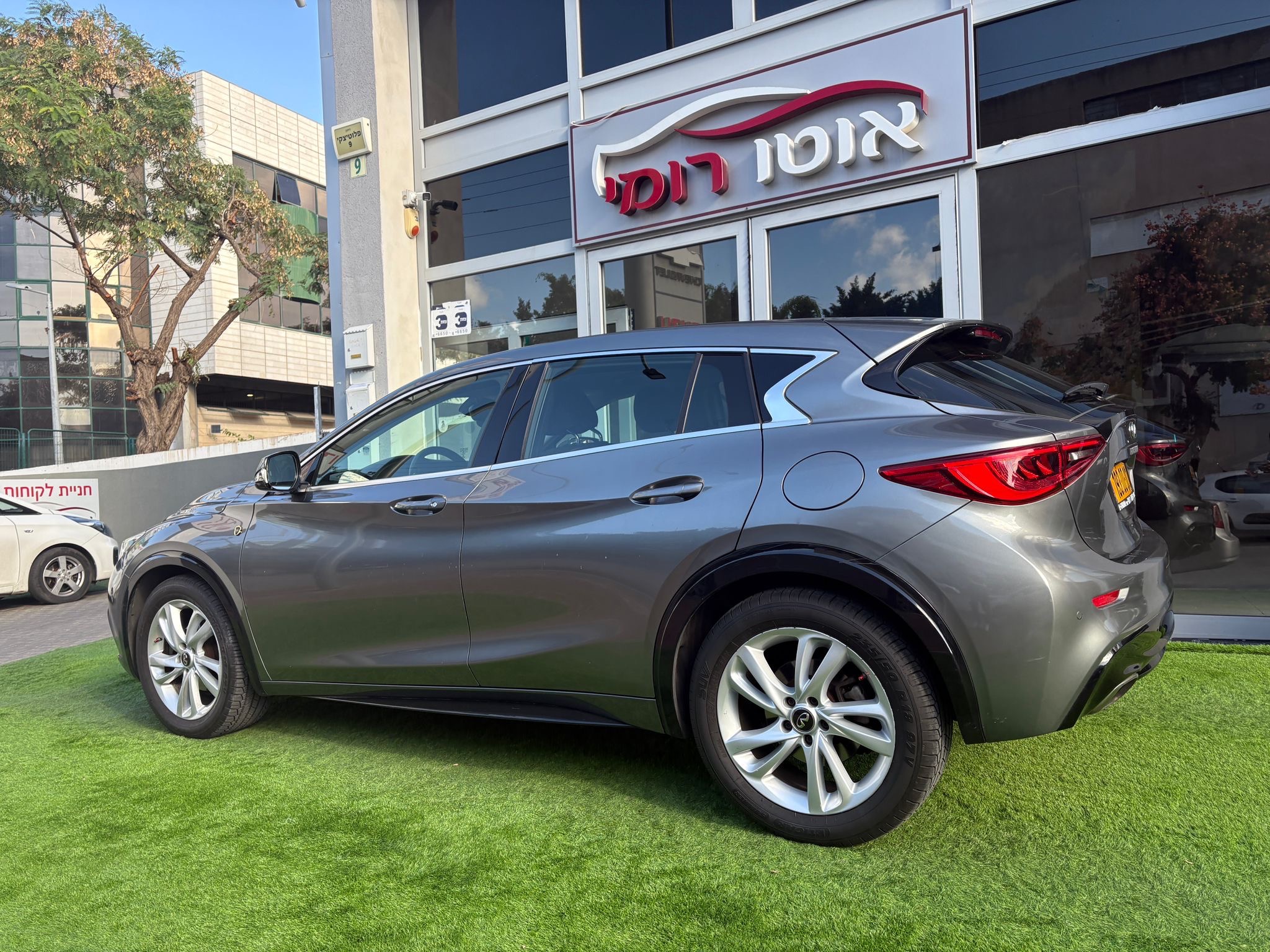 תמונות רכב אינפיניטי Q30