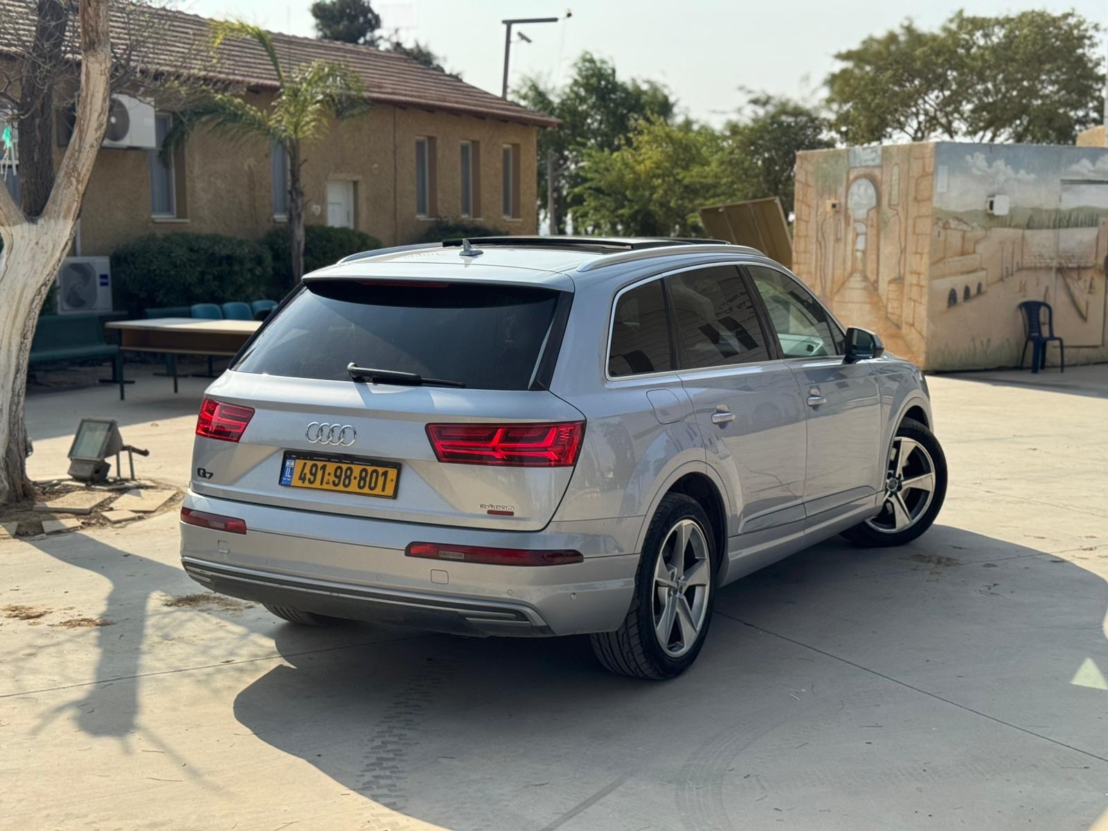 תמונות רכב אאודי Q7