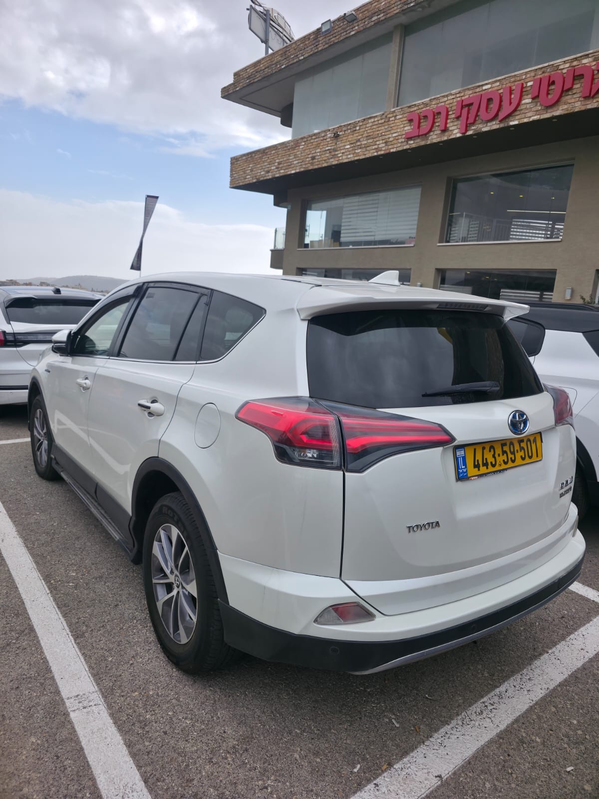 תמונות רכב טויוטה RAV4