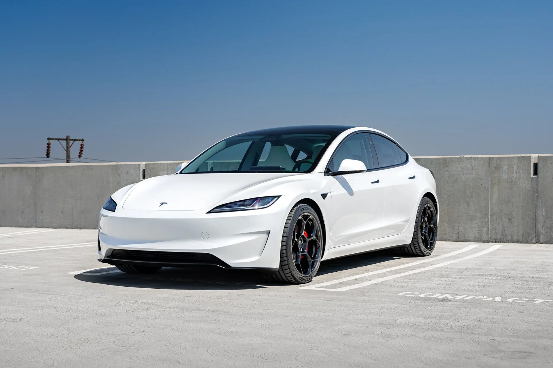תמונות רכב טסלה MODEL 3