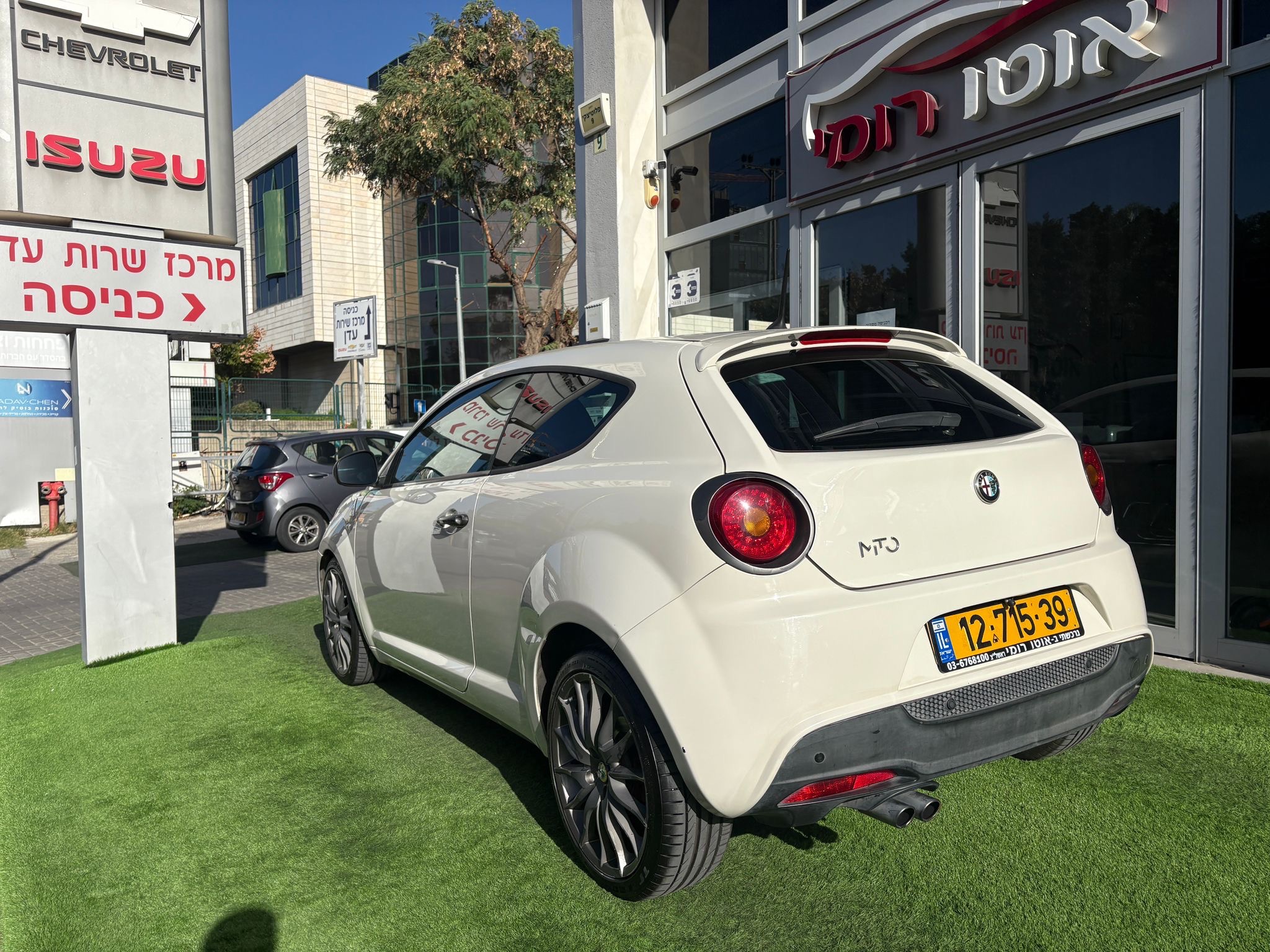 תמונות רכב אלפא רומיאו מיטו