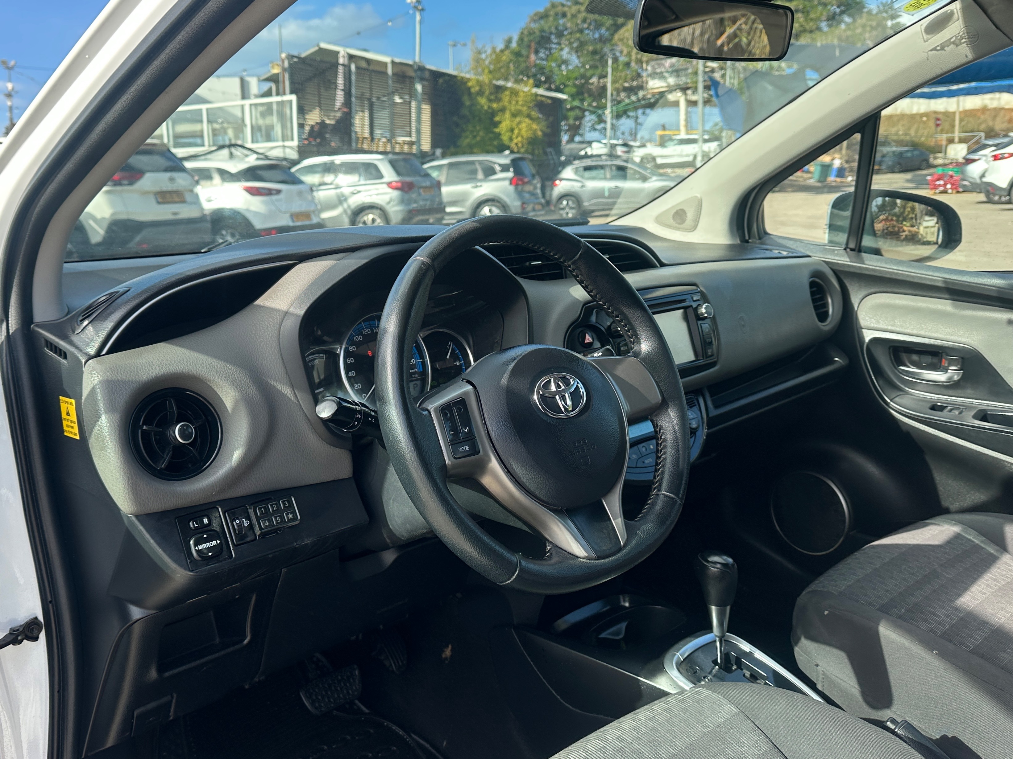 תמונות רכב טויוטה יאריס