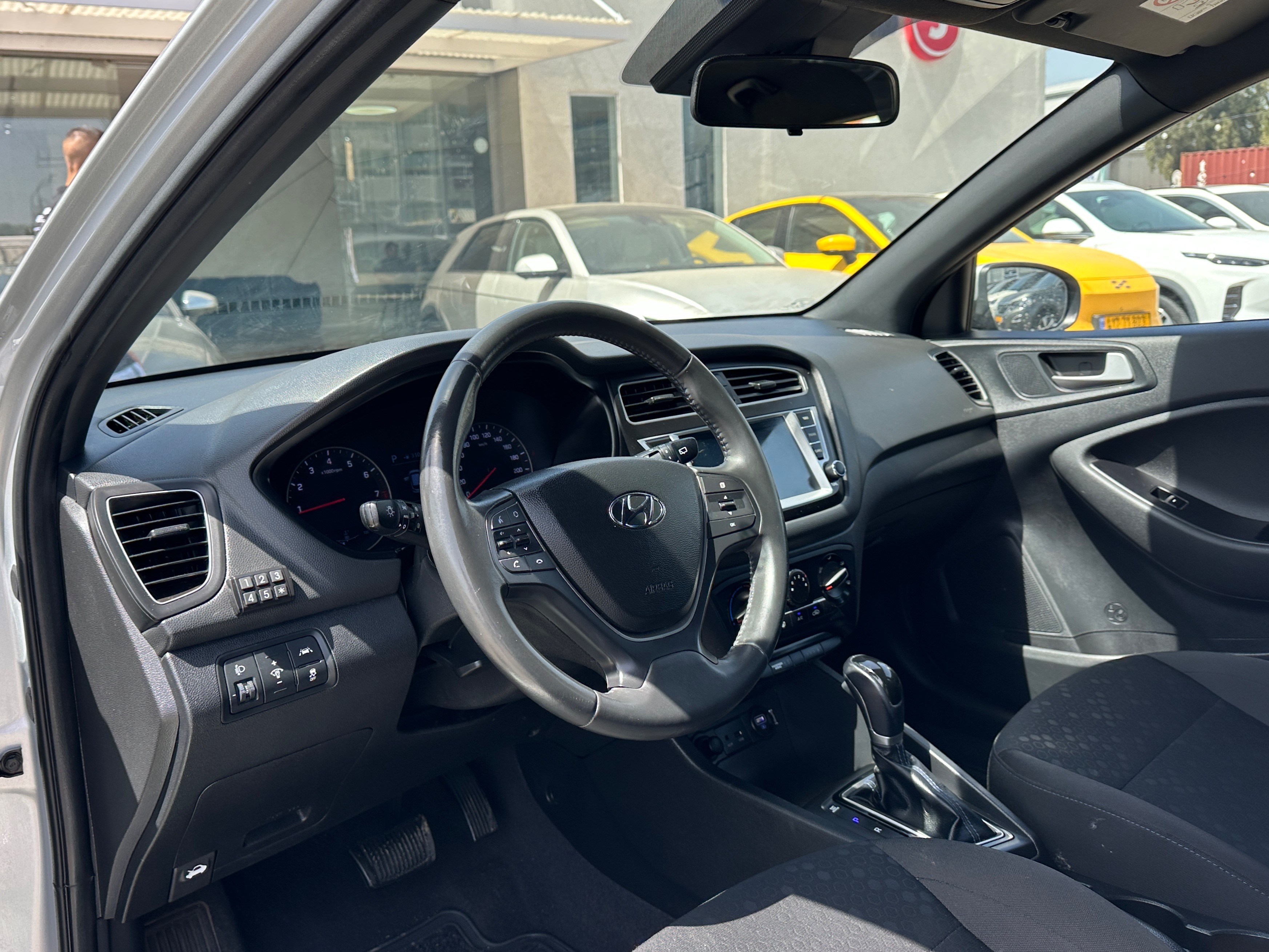 תמונות רכב יונדאי I20