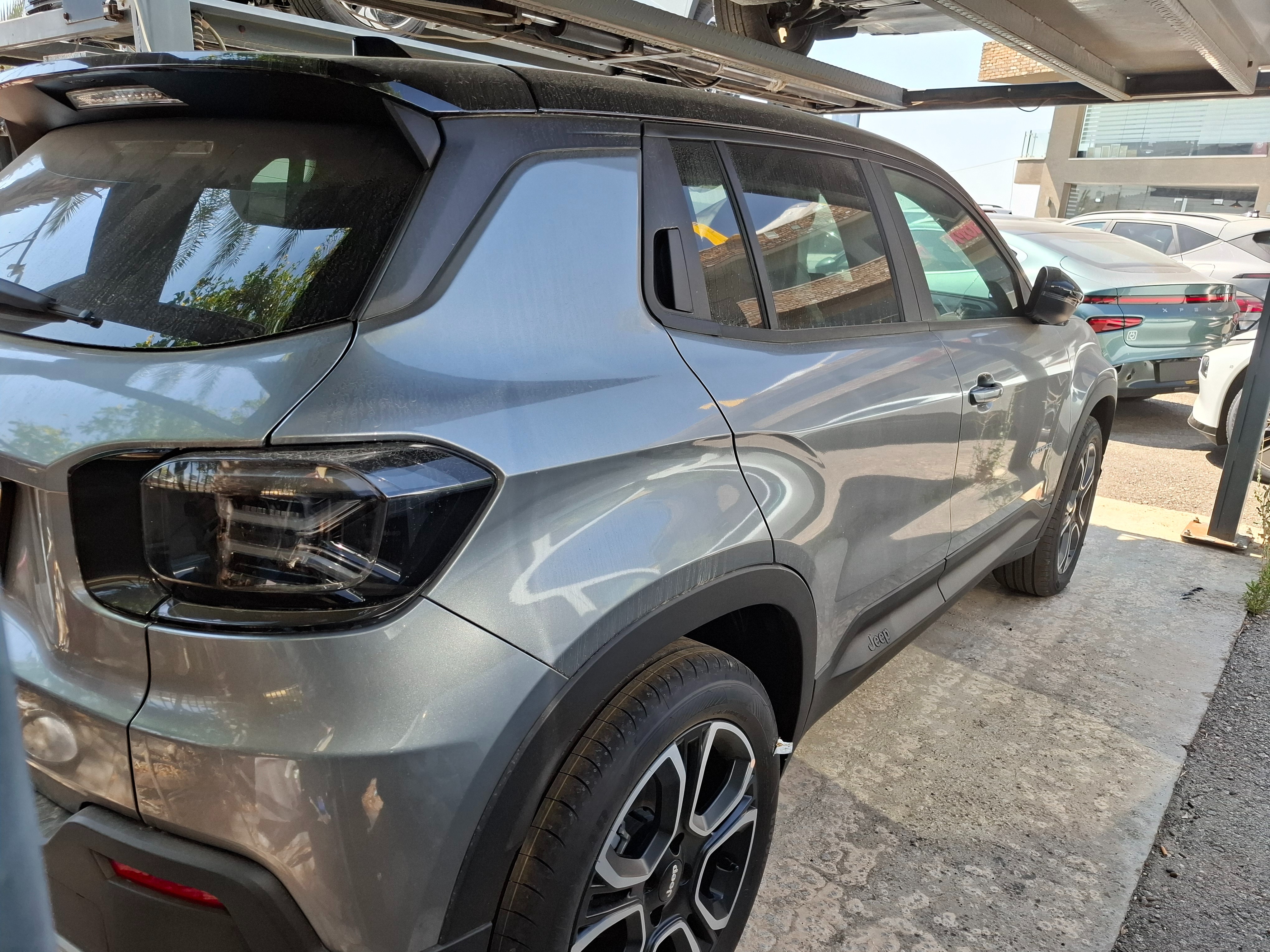 תמונות רכב ג'יפ AVENGER