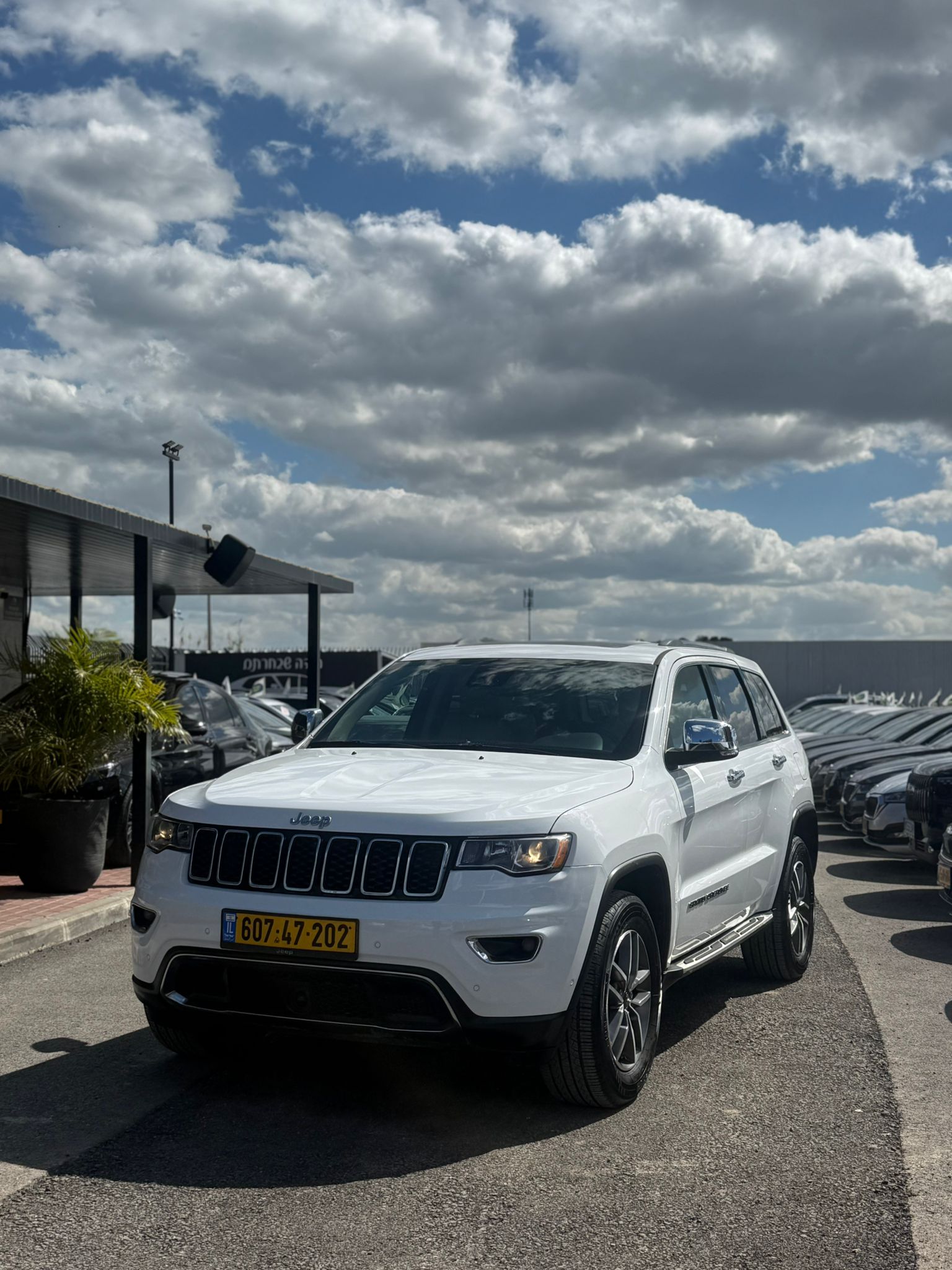 תמונות רכב ג'יפ GRAND CHEROKEE