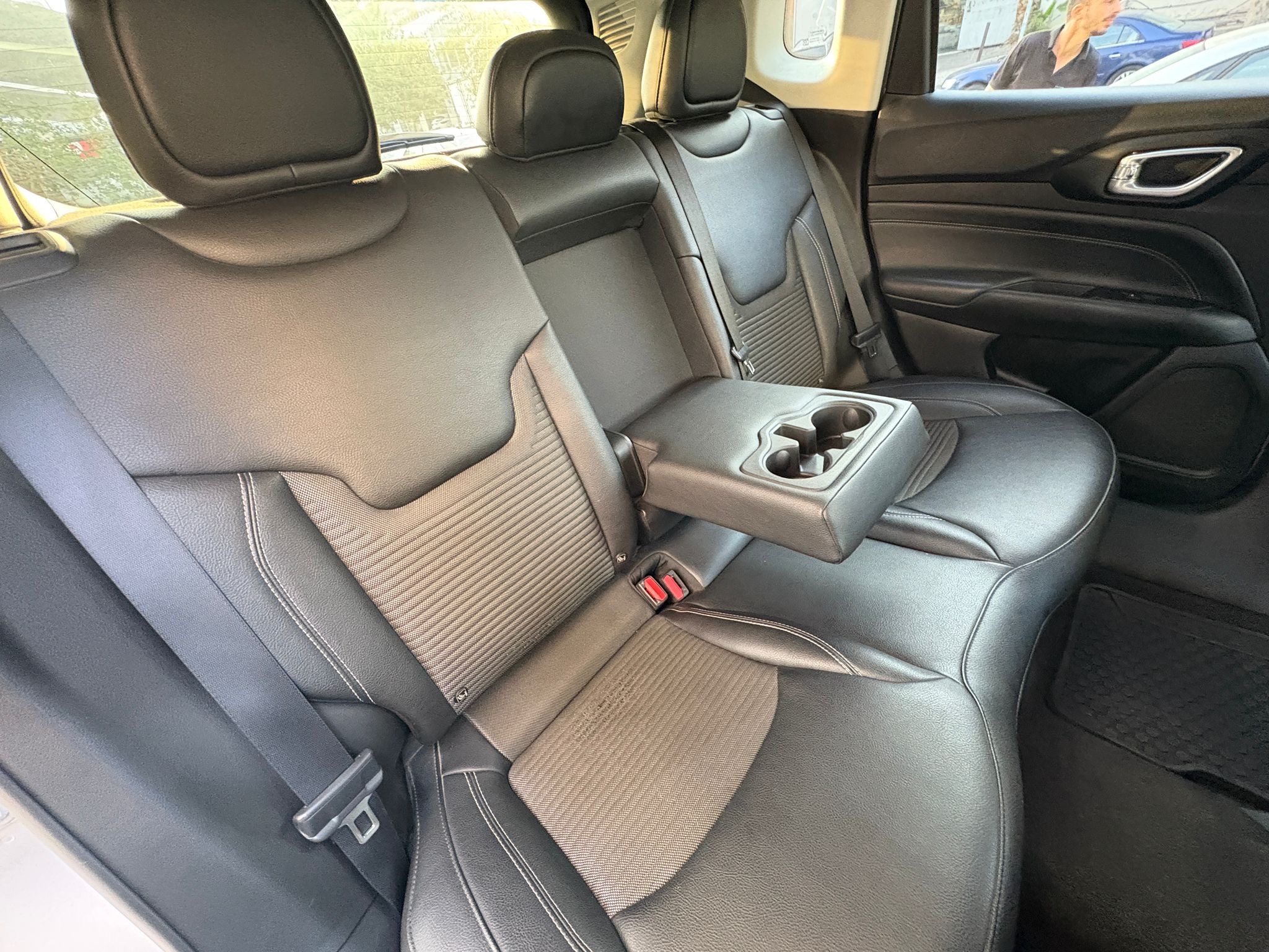 תמונות רכב ג'יפ קומפאס