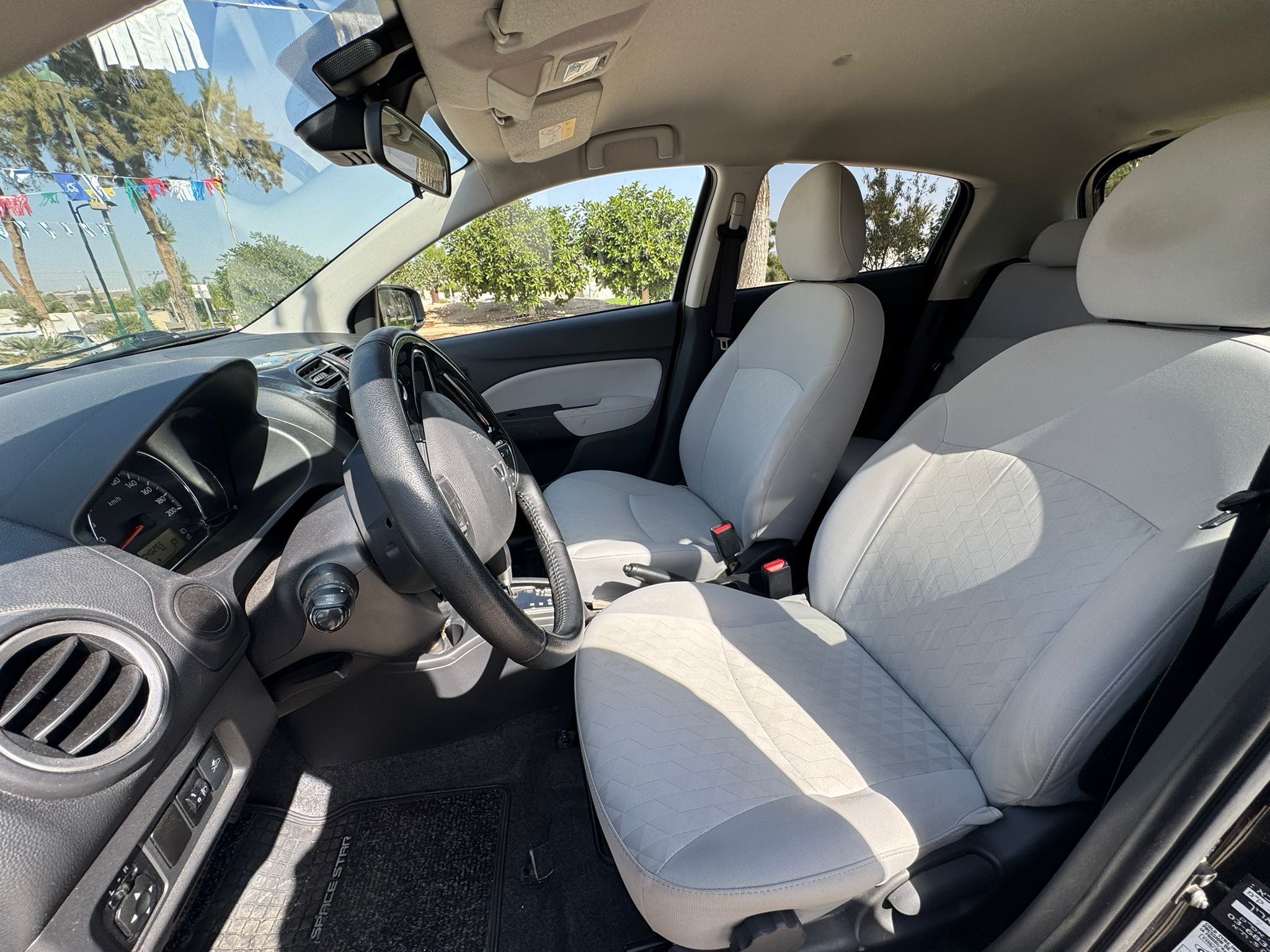 תמונות רכב מיצובישי ספייס סטאר