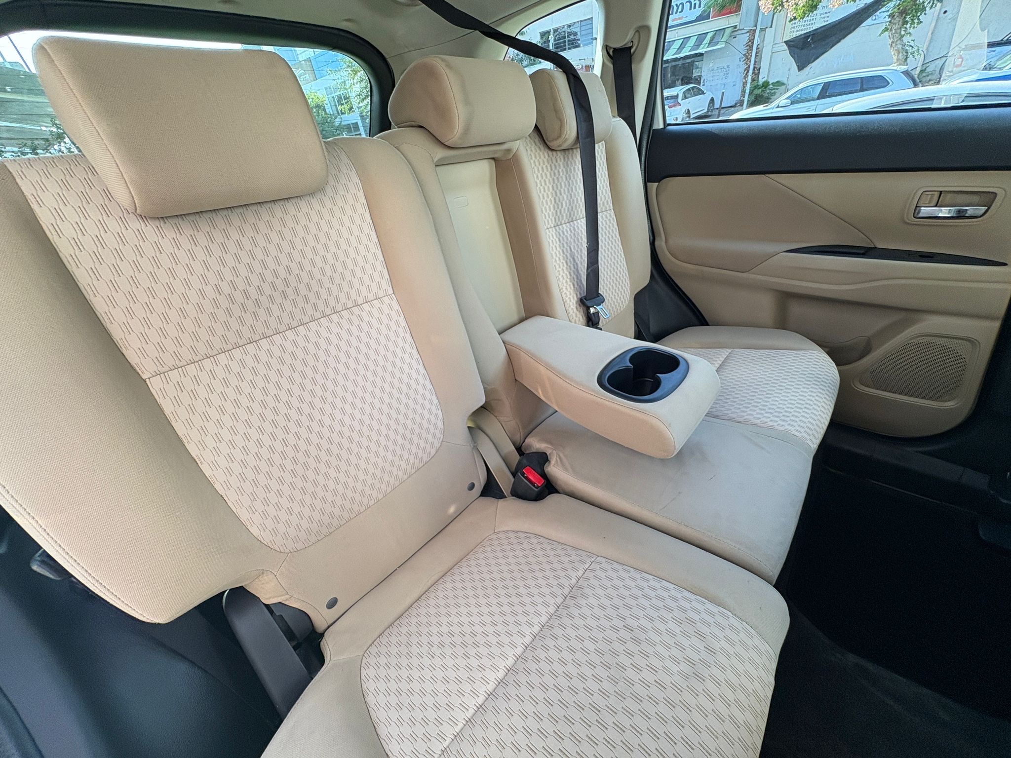 תמונות רכב מיצובישי אאוטלנדר