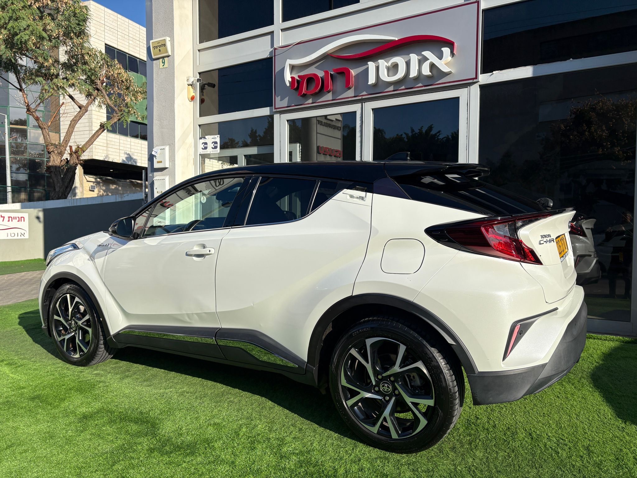 תמונות רכב טויוטה C-HR