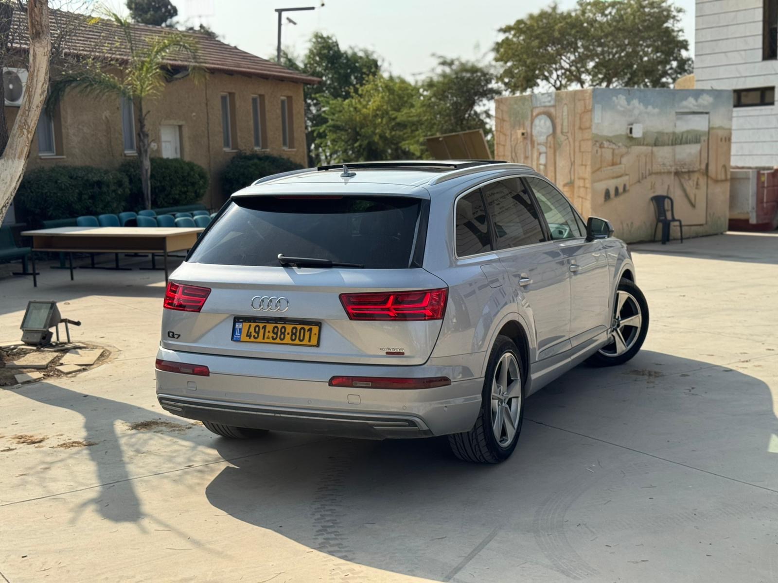 תמונות רכב אאודי Q7