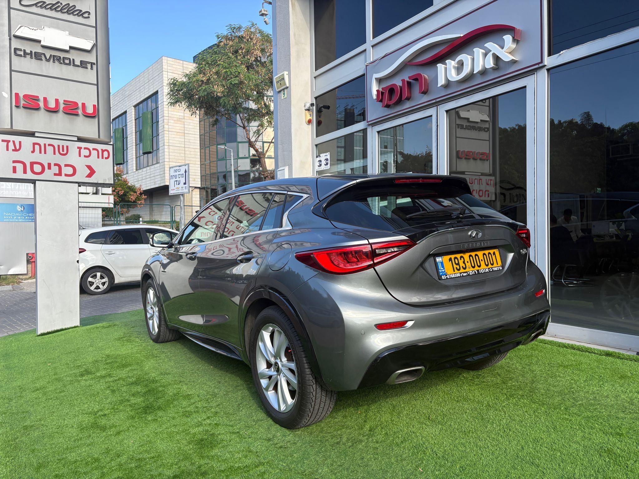 תמונות רכב אינפיניטי Q30