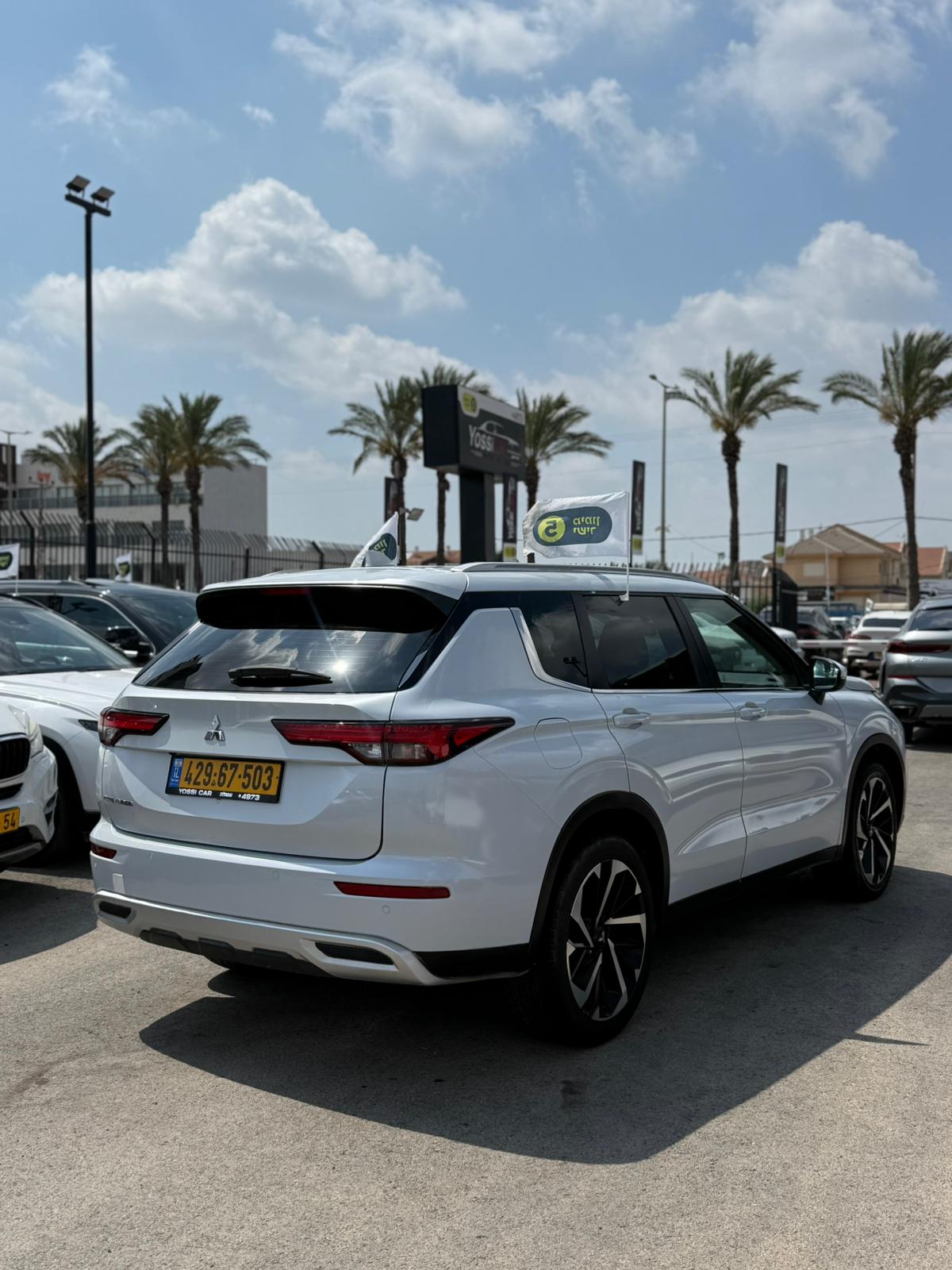 תמונות רכב מיצובישי OUTLANDER