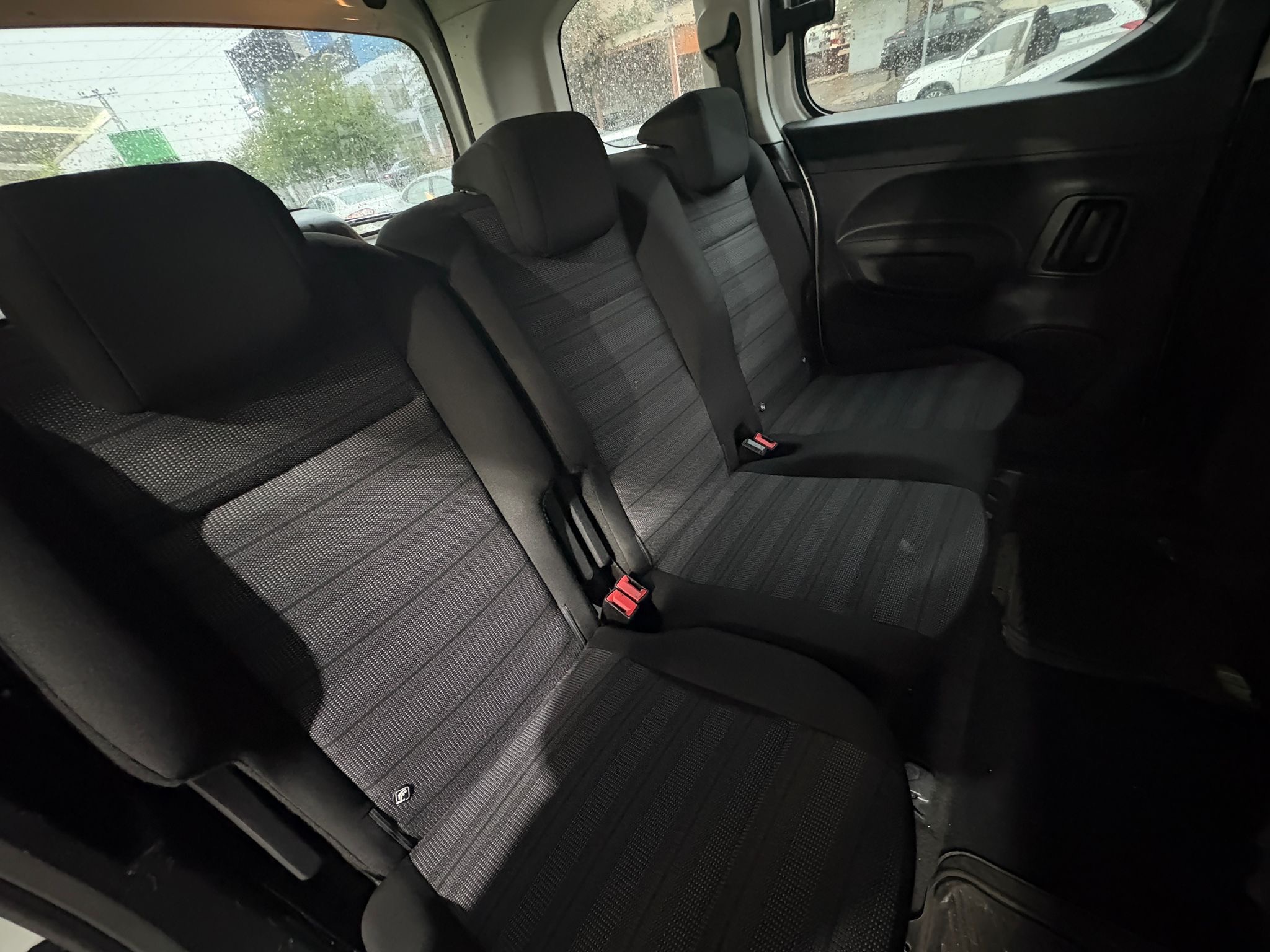 תמונות רכב אופל קומבו