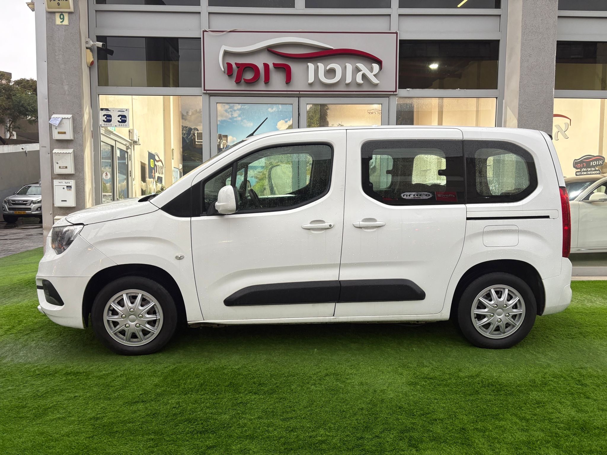 תמונות רכב אופל קומבו