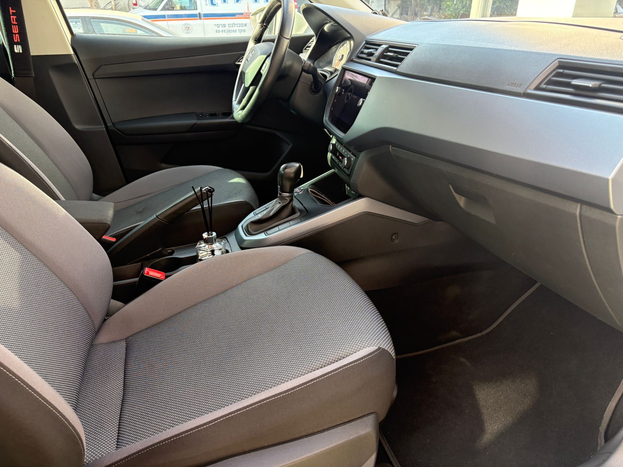 תמונות רכב סיאט ארונה