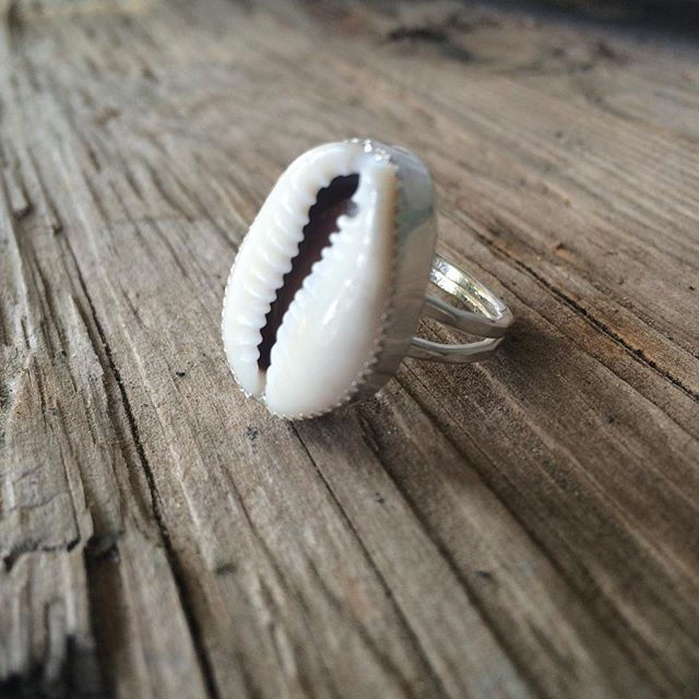 Thumbnail: $55.50 - Alohilani Cowrie Ring