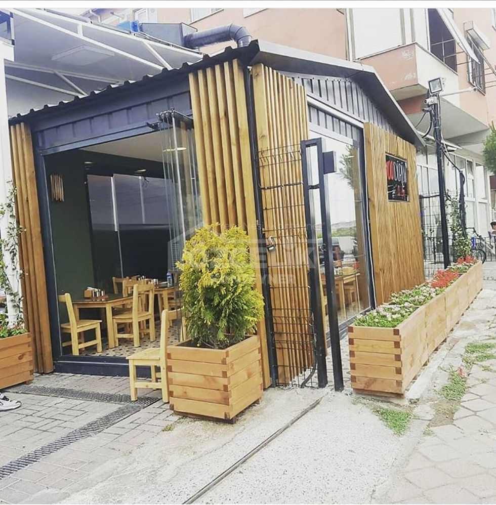 Küçük resim: Oturmalı kafe için tasarlanmış konteyner yapı