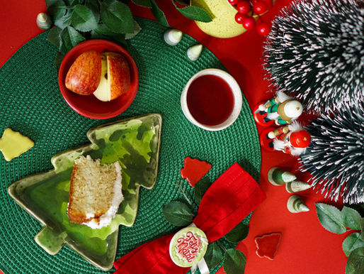 mesa posta de natal com peças em cerâmica artesanal