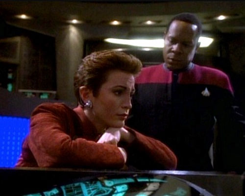 Sisko finds Kira in a melancholy mood.