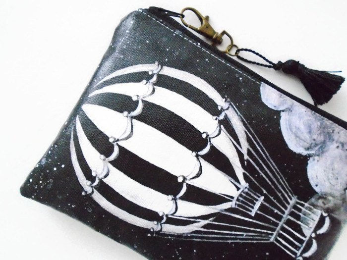 Miniatura: Monochrome Hot air balloon vegan vinyl wallet.