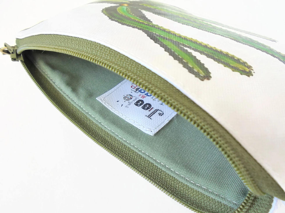 Miniaturbild: Cactus print, waterproof wallet, zipper, wipe clean bag.