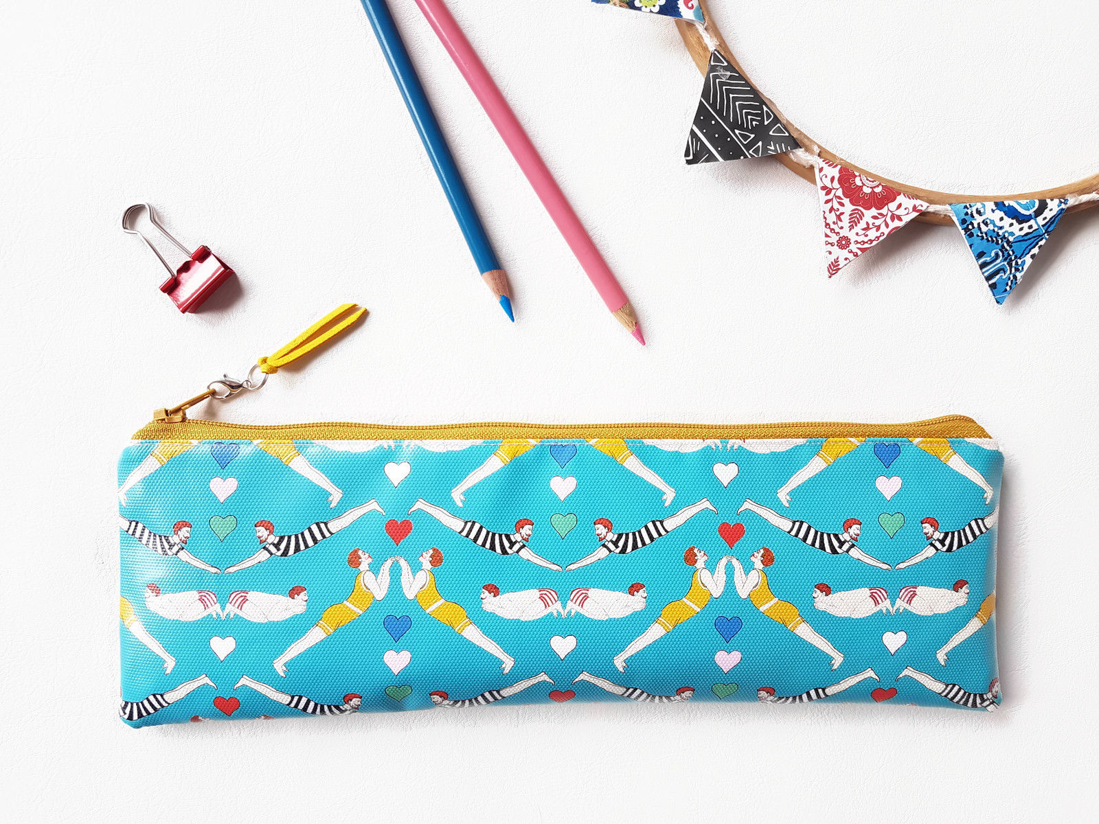 Ginger synchronized swimmer print water resistant outer vegan XLong brush bag.