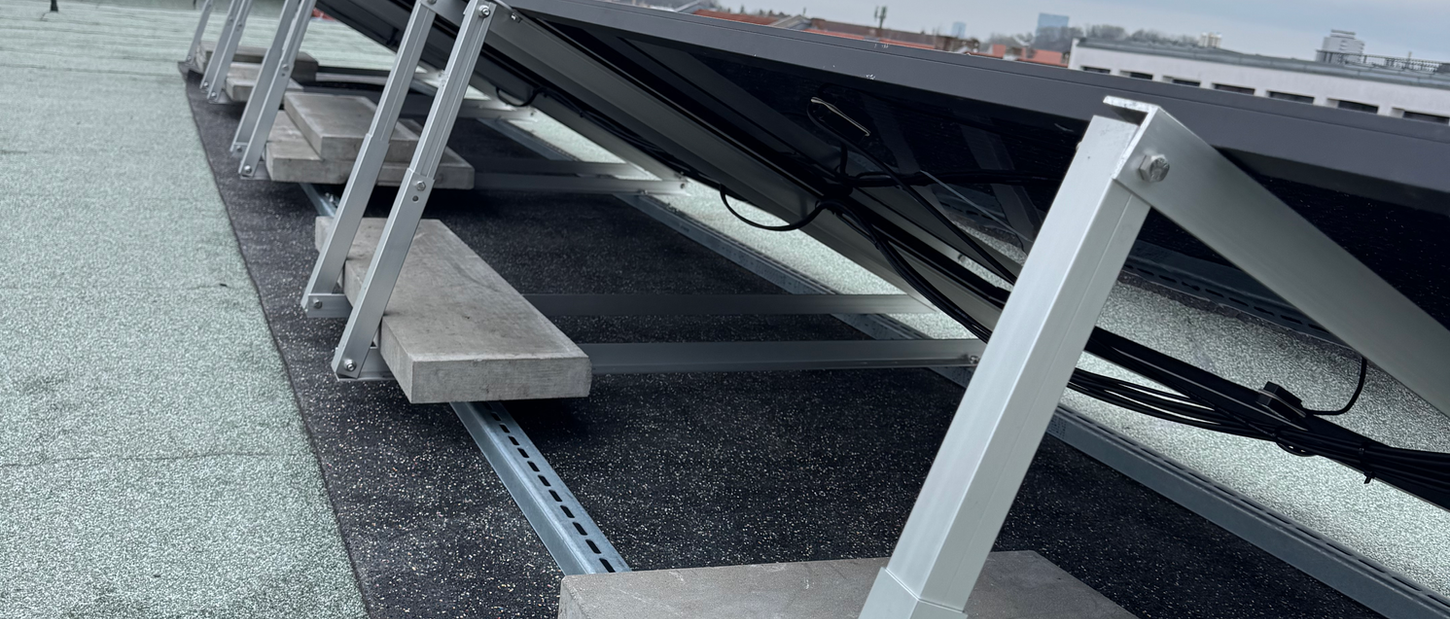 Balkonkraftwerk auf dem Carport/ Flachdach in Berlin