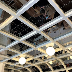 spok-restaurant-entree-amenagement-decoration-plafond.jpeg