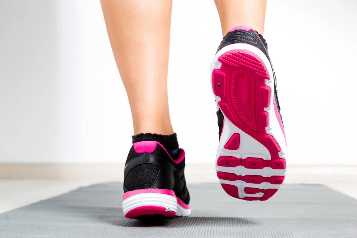 woman-feet-walking-indoors.webp