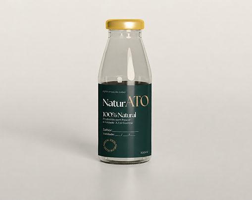 A embalagem da NaturATO foi construída a partir de uma linguagem visual que traduz a marca própria do A.T.O Cozinha, restaurante de gastronomia que valoriza o cuidado, a qualidade dos ingredientes e a experiência à mesa.