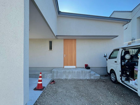 車止め必須の敷地だから。