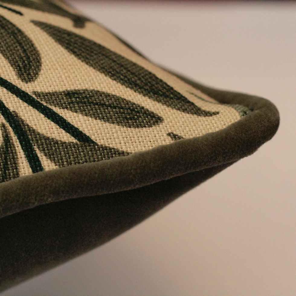 Miniatura: ALONG THE RIVER