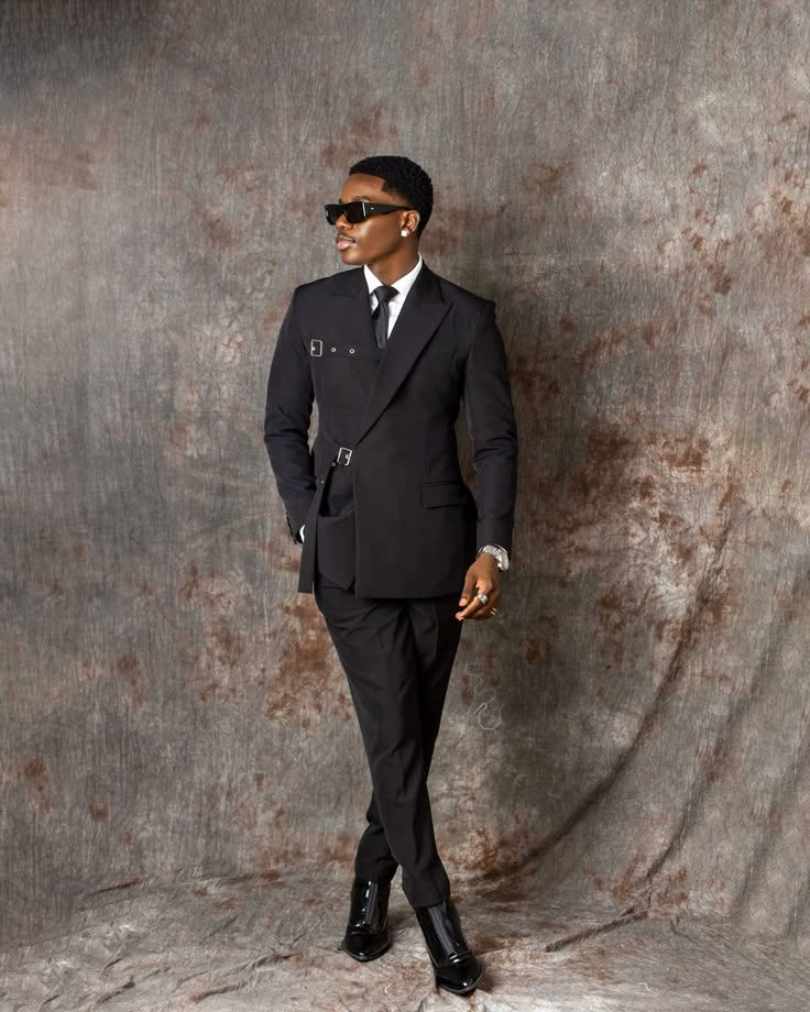 A model promoting A black suit for men