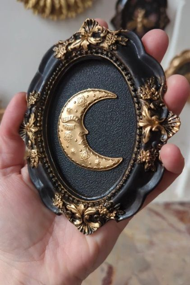 Miniature : Cadre baroque lune endormie