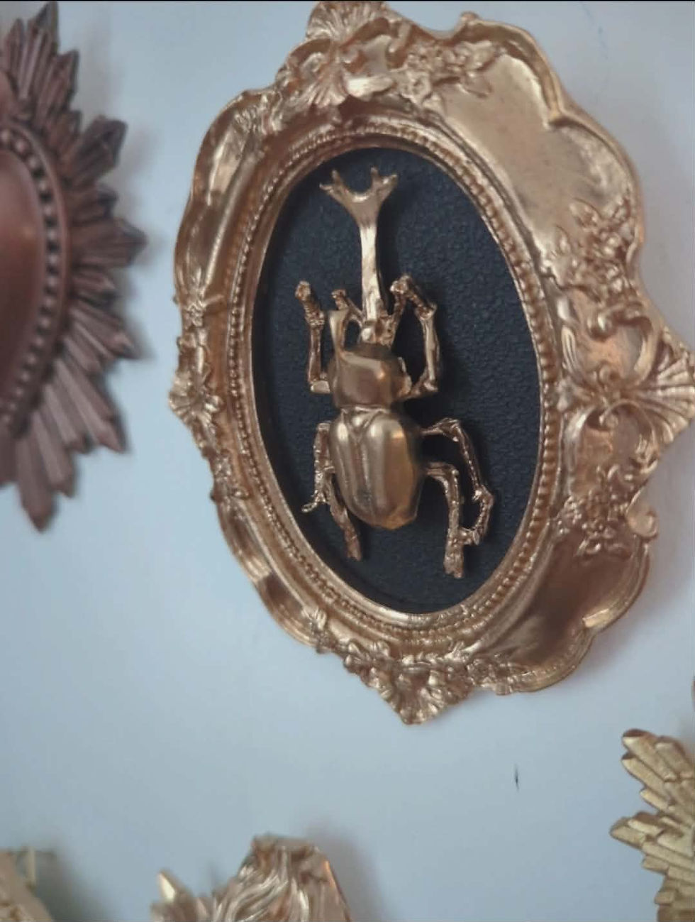 Miniature : Cadre baroque gros scarabée