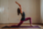 Yoga auf Matte entspannte Position