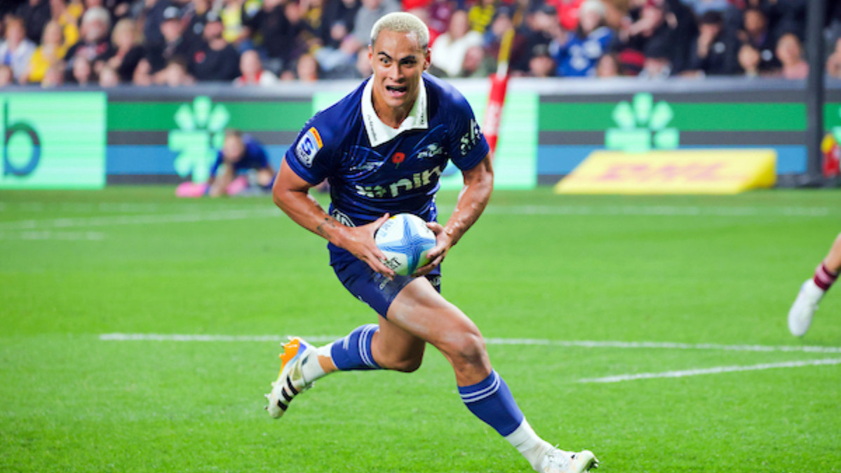 Blues leave it late to defeat Reds in Super Rugby