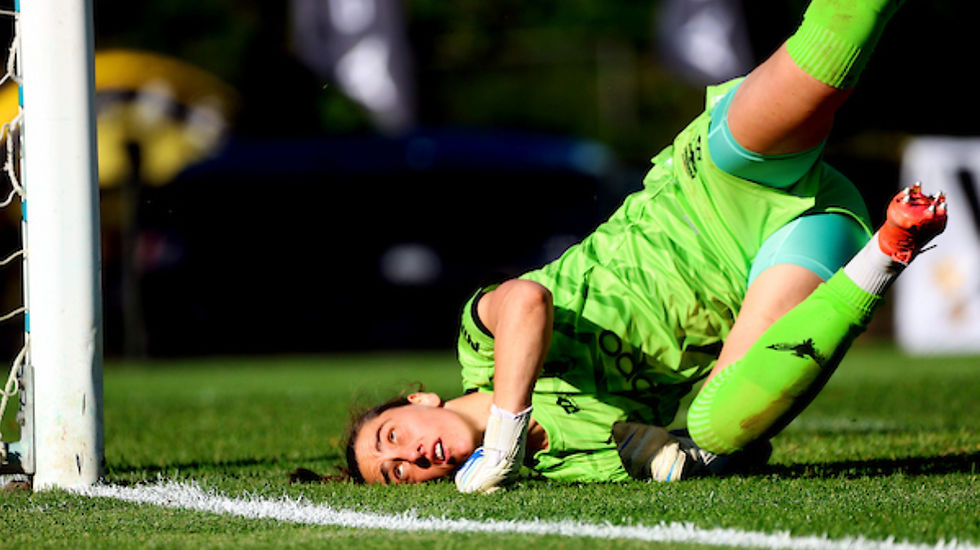 Football Ferns goalie stays with Wellington Phoenix