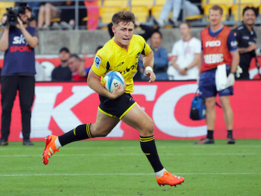 Godfrey extends contract with Hurricanes