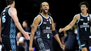 PJC leads Breakers to win over Kings 