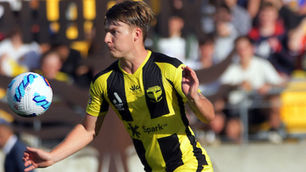 Experienced McGarry signs to Wellington Phoenix