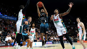 NZ Breakers three-in-a-row, reach top six